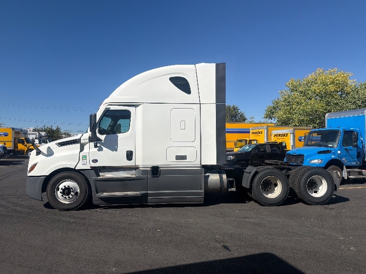 2023 Freightliner Cascadia in West Sacramento, CA — photo 4