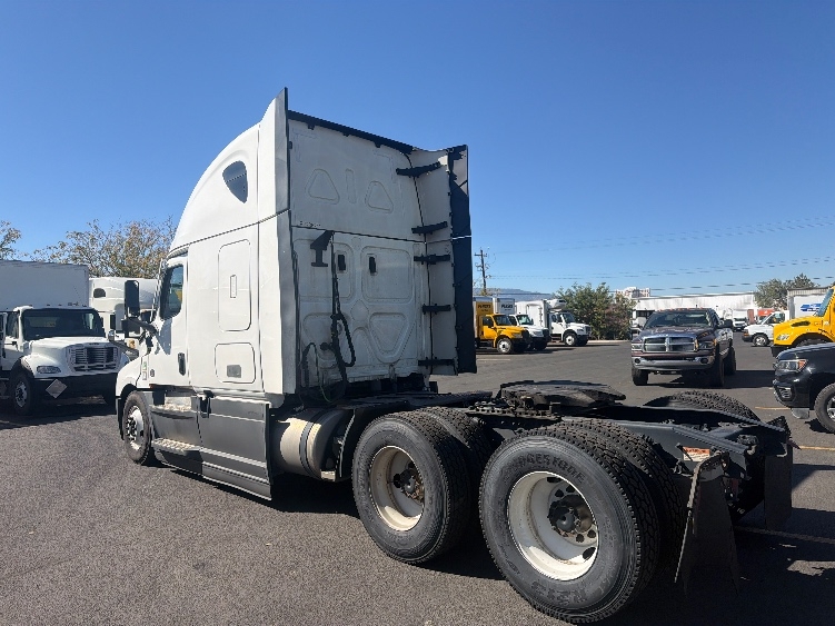 2023 Freightliner Cascadia in West Sacramento, CA — photo 5