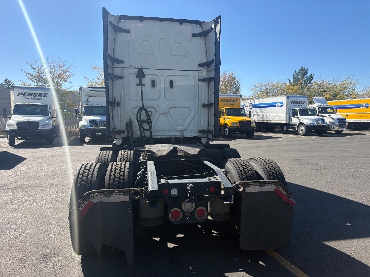 2023 Freightliner Cascadia in West Sacramento, CA — photo 6