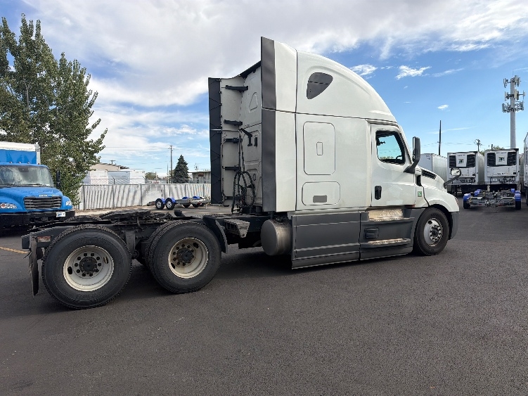 2023 Freightliner Cascadia in West Sacramento, CA — photo 8