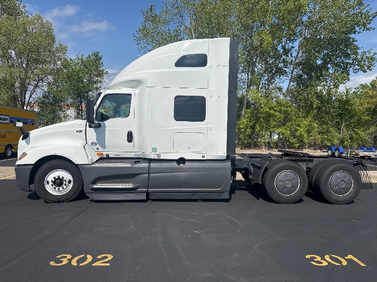 2023 International LT in Brooklyn Park, MN — photo 4