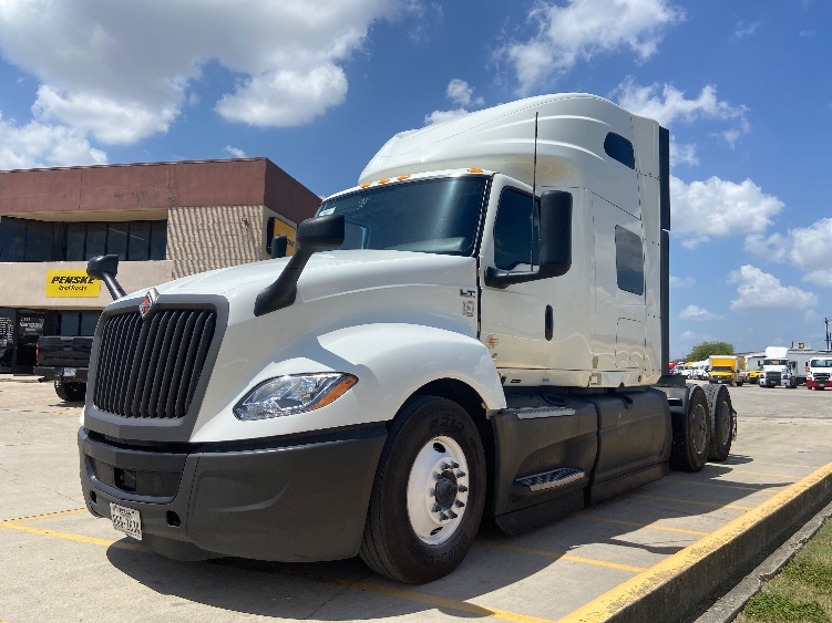 2024 International LT in San Antonio, TX — photo 3