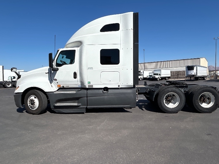 2023 International LT in Las Vegas, NV — photo 4