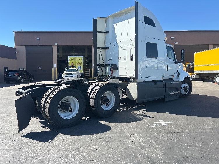 2023 International LT in Las Vegas, NV — photo 7