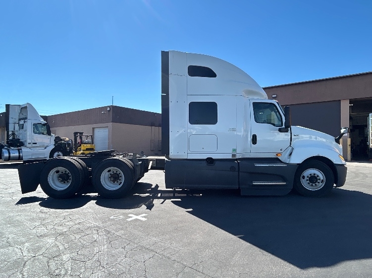 2023 International LT in Las Vegas, NV — photo 8