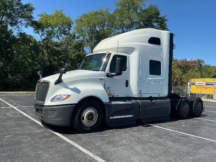2023 International LT in Dayton, NJ — photo 3
