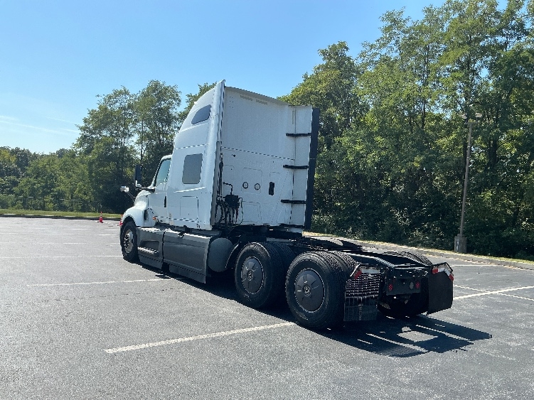 2023 International LT in Dayton, NJ — photo 5