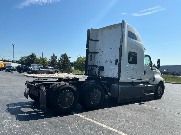 2023 International LT in Dayton, NJ — photo 7
