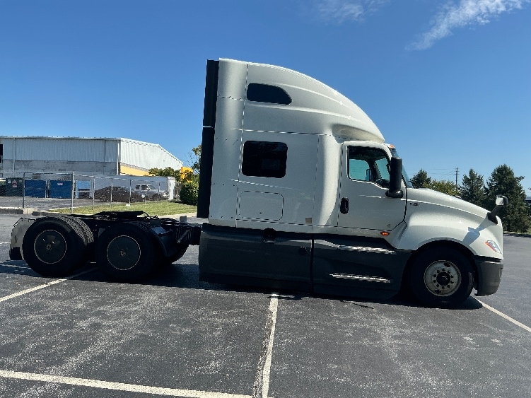 2023 International LT in Dayton, NJ — photo 8