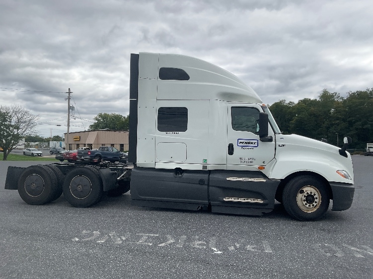 2023 International LT in Dayton, NJ — photo 8