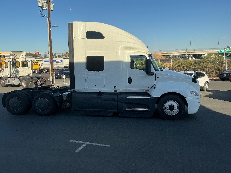 2023 International LT in West Sacramento, CA — photo 8