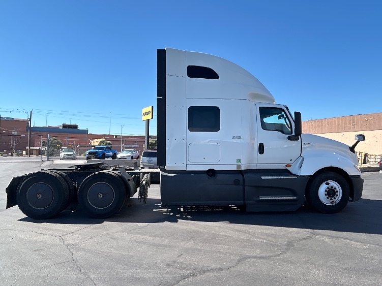2023 International LT in Las Vegas, NV — photo 8
