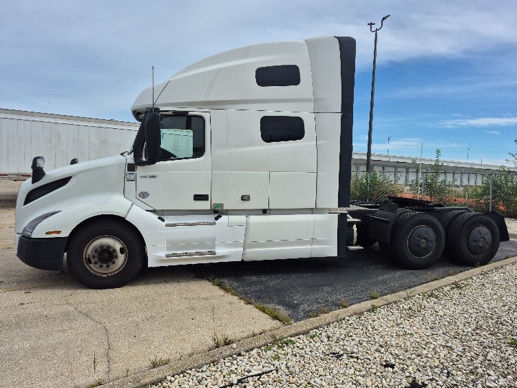 2023 Volvo VNL 760 in Chicago (Chicago Ridge), IL — photo 4