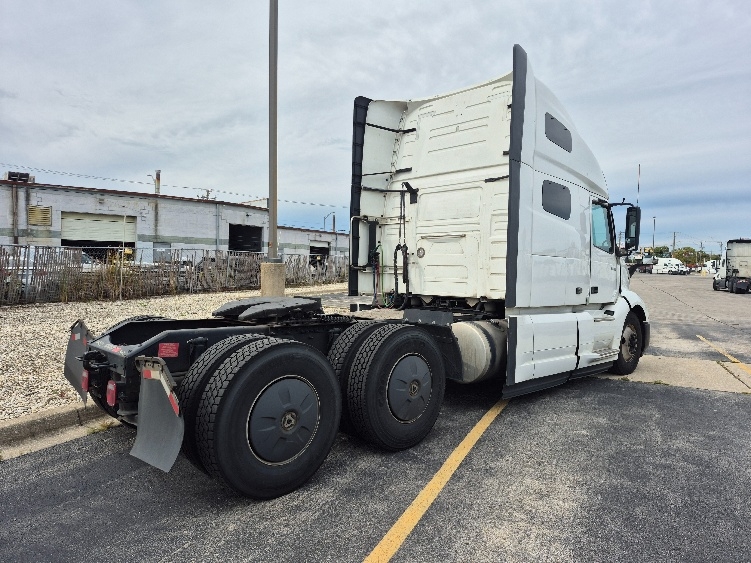 2023 Volvo VNL 760 in Chicago (Chicago Ridge), IL — photo 7