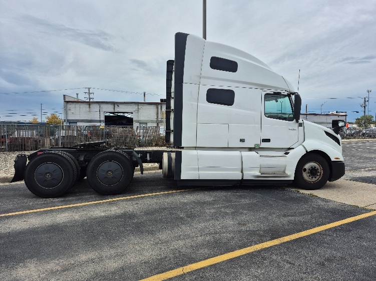 2023 Volvo VNL 760 in Chicago (Chicago Ridge), IL — photo 8