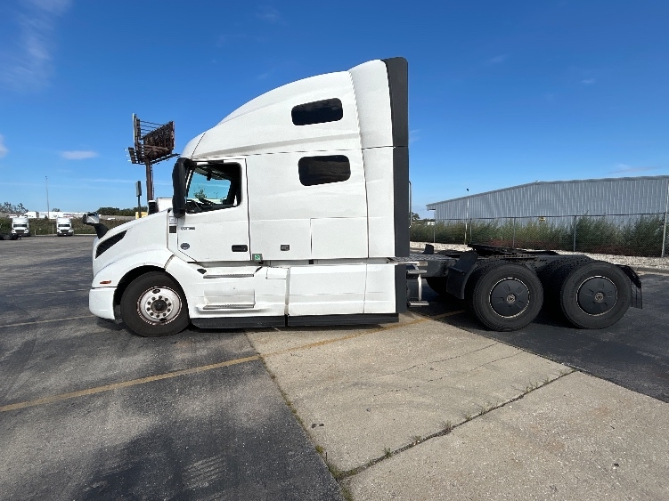 2023 Volvo VNL 760 in Chicago (Chicago Ridge), IL — photo 4