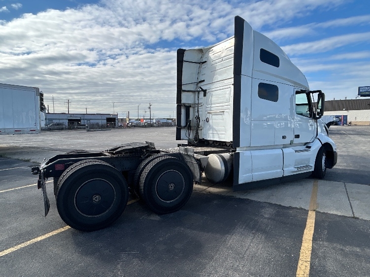 2023 Volvo VNL 760 in Chicago (Chicago Ridge), IL — photo 7