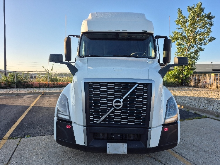 2023 Volvo VNL 760 in Chicago (Chicago Ridge), IL — photo 2