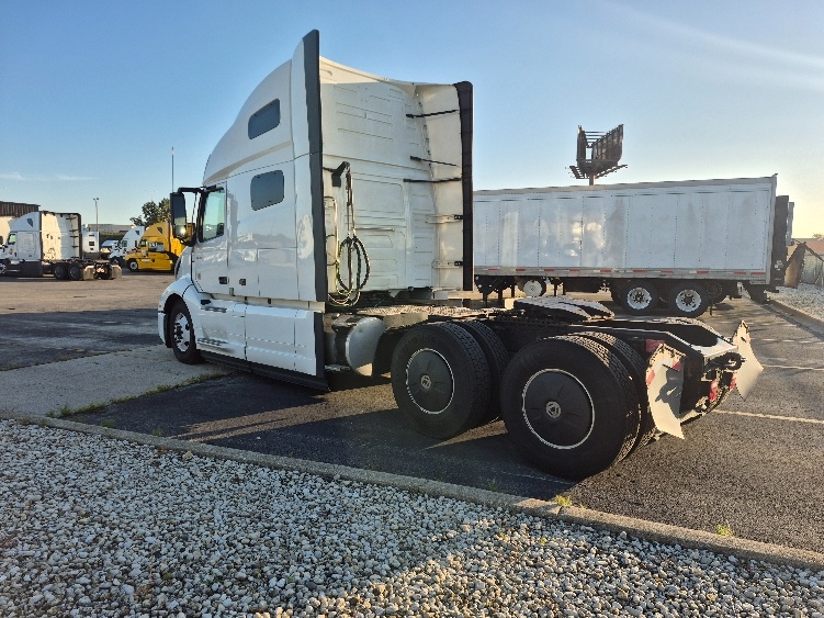 2023 Volvo VNL 760 in Chicago (Chicago Ridge), IL — photo 5