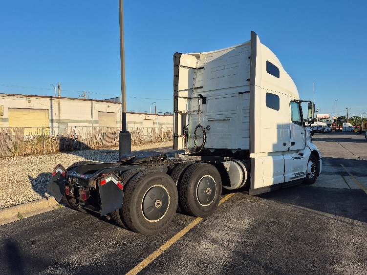 2023 Volvo VNL 760 in Chicago (Chicago Ridge), IL — photo 7