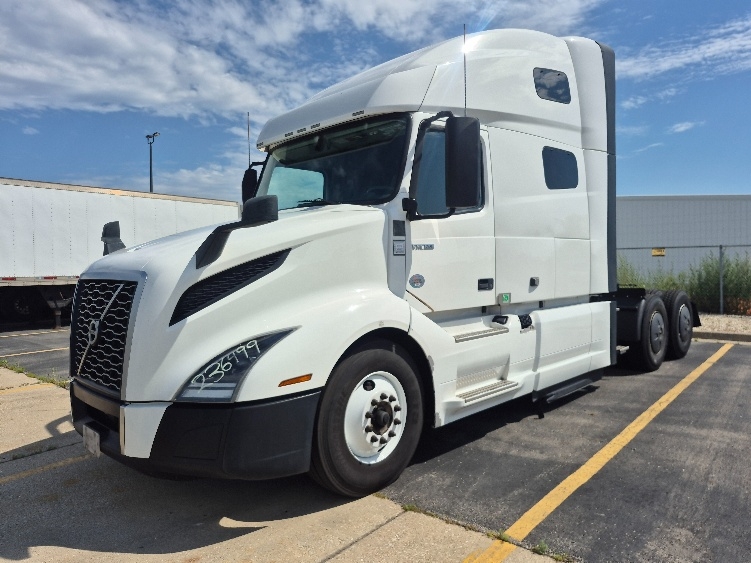 2023 Volvo VNL 760 in Chicago (Chicago Ridge), IL — photo 3