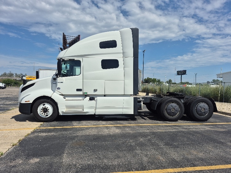2023 Volvo VNL 760 in Chicago (Chicago Ridge), IL — photo 4