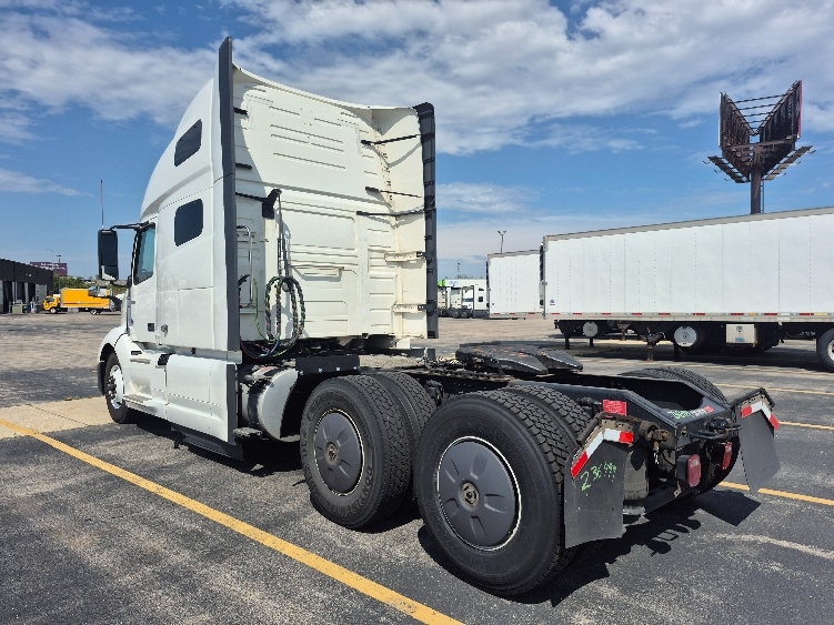 2023 Volvo VNL 760 in Chicago (Chicago Ridge), IL — photo 5