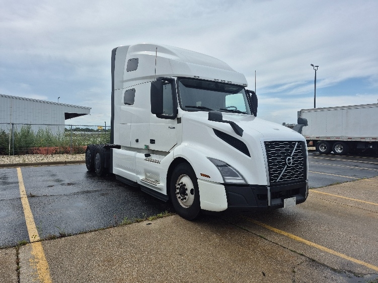 2023 Volvo VNL 760 in Chicago (Melrose Park), IL