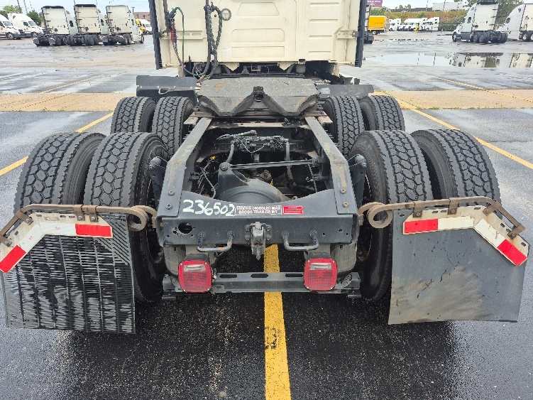 2023 Volvo VNL 760 in Chicago (Melrose Park), IL — photo 6