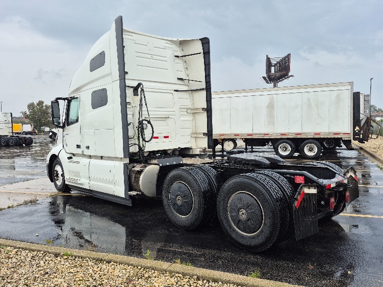 2023 Volvo VNL 760 in Chicago (Chicago Ridge), IL — photo 5