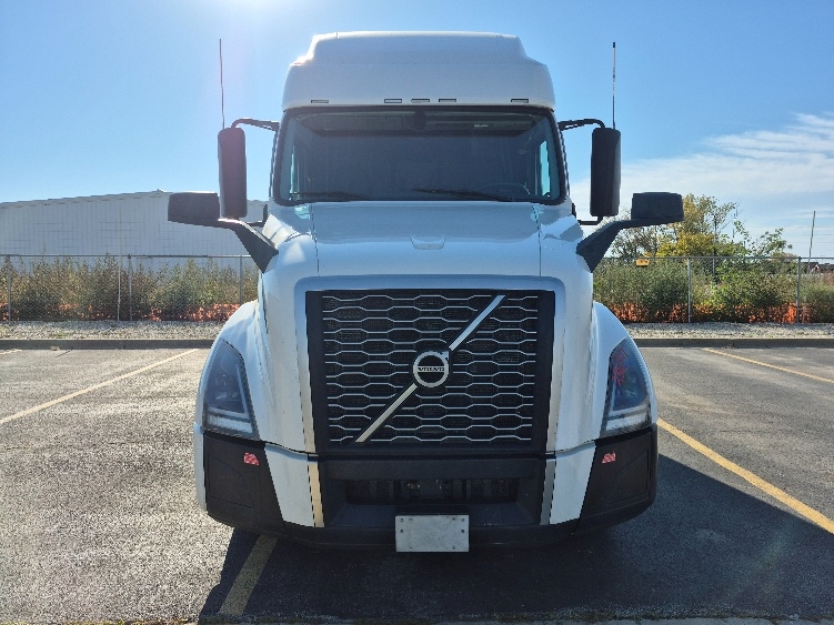 2023 Volvo VNL 760 in Chicago (Chicago Ridge), IL — photo 2
