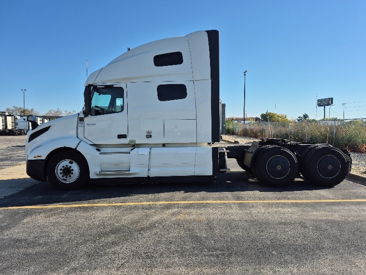 2023 Volvo VNL 760 in Chicago (Chicago Ridge), IL — photo 4