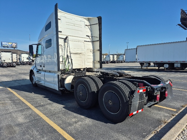 2023 Volvo VNL 760 in Chicago (Chicago Ridge), IL — photo 5