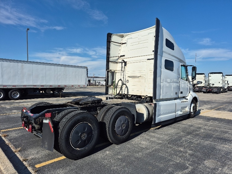 2023 Volvo VNL 760 in Chicago (Chicago Ridge), IL — photo 7