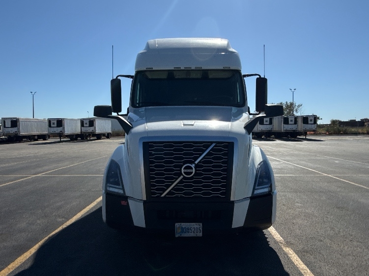 2023 Volvo VNL 760 in Chicago (Chicago Ridge), IL — photo 2