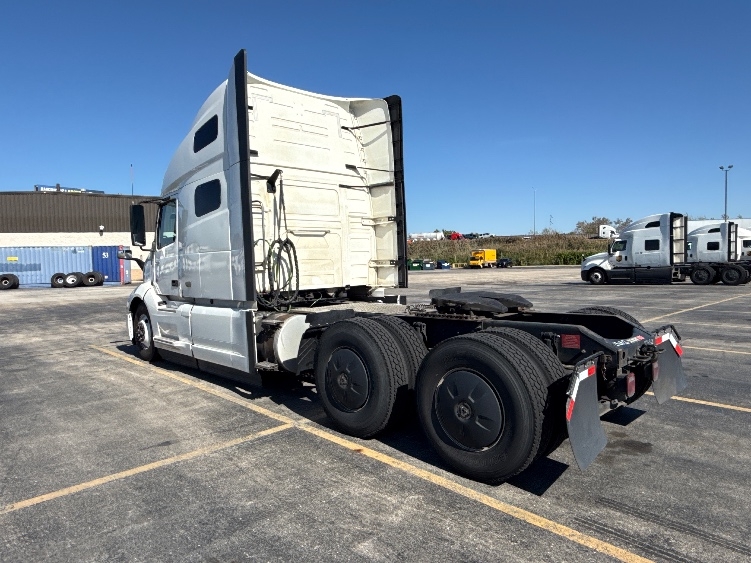 2023 Volvo VNL 760 in Chicago (Chicago Ridge), IL — photo 5