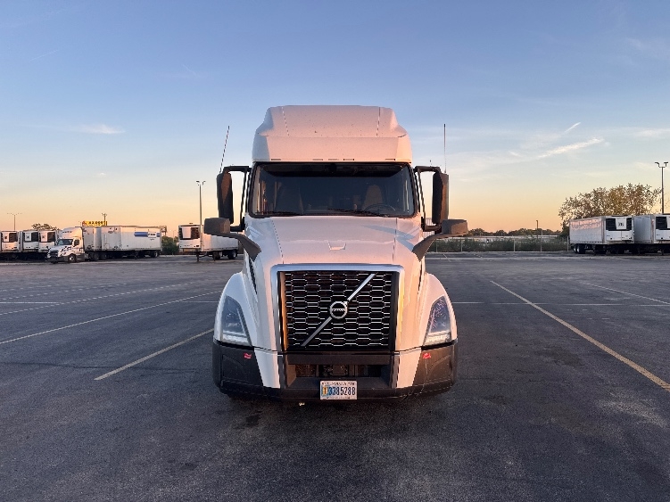2023 Volvo VNL 760 in Chicago (Chicago Ridge), IL — photo 2