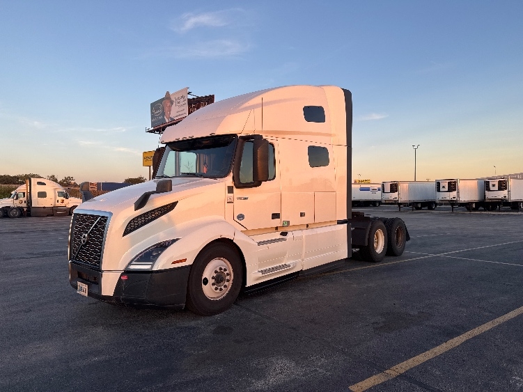 2023 Volvo VNL 760 in Chicago (Chicago Ridge), IL — photo 3
