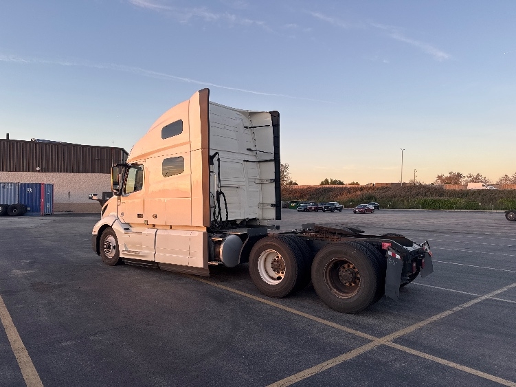 2023 Volvo VNL 760 in Chicago (Chicago Ridge), IL — photo 5
