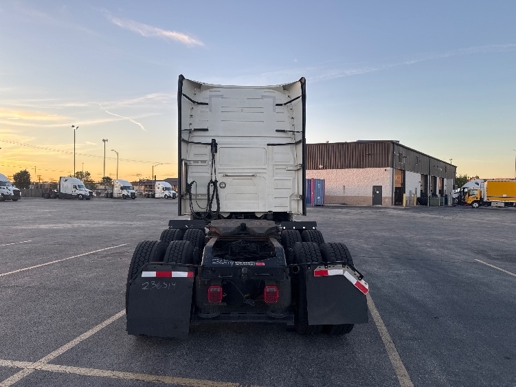2023 Volvo VNL 760 in Chicago (Chicago Ridge), IL — photo 6