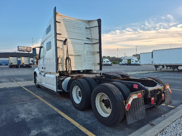 2023 Volvo VNL 760 in Chicago (Melrose Park), IL — photo 5