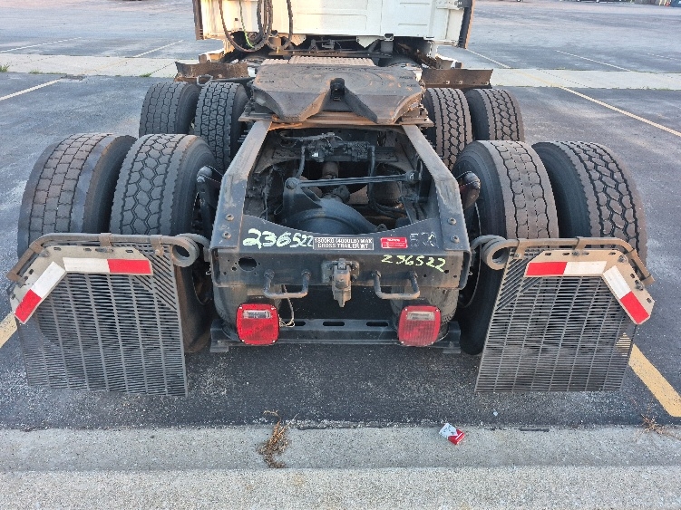 2023 Volvo VNL 760 in Chicago (Melrose Park), IL — photo 6