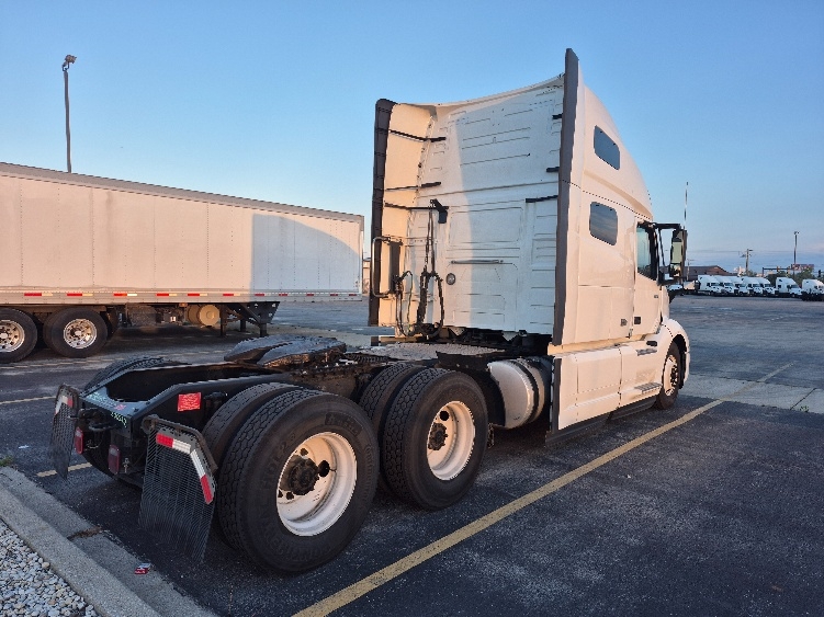 2023 Volvo VNL 760 in Chicago (Melrose Park), IL — photo 7