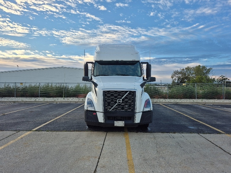 2023 Volvo VNL 760 in Chicago (Chicago Ridge), IL — photo 2