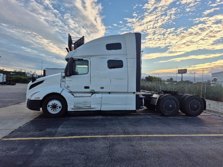 2023 Volvo VNL 760 in Chicago (Chicago Ridge), IL — photo 4