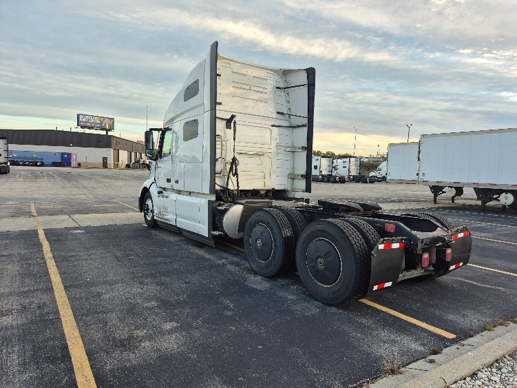 2023 Volvo VNL 760 in Chicago (Chicago Ridge), IL — photo 5
