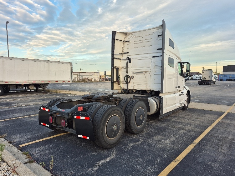 2023 Volvo VNL 760 in Chicago (Chicago Ridge), IL — photo 7