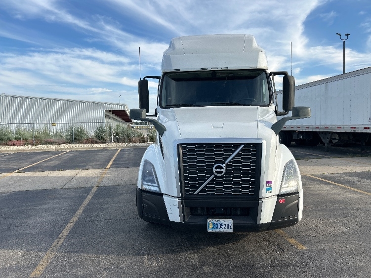 2023 Volvo VNL 760 in Chicago (Chicago Ridge), IL — photo 2