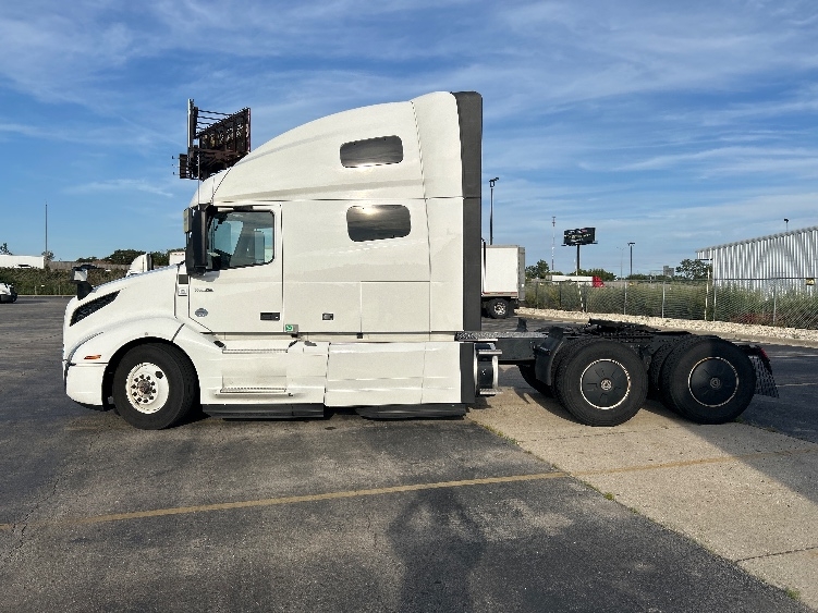 2023 Volvo VNL 760 in Chicago (Chicago Ridge), IL — photo 4