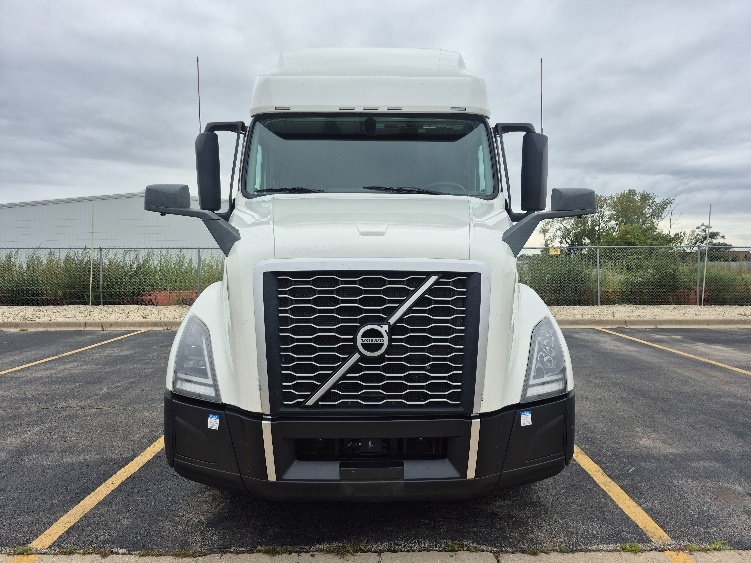 2023 Volvo VNL 760 in Chicago (Chicago Ridge), IL — photo 2